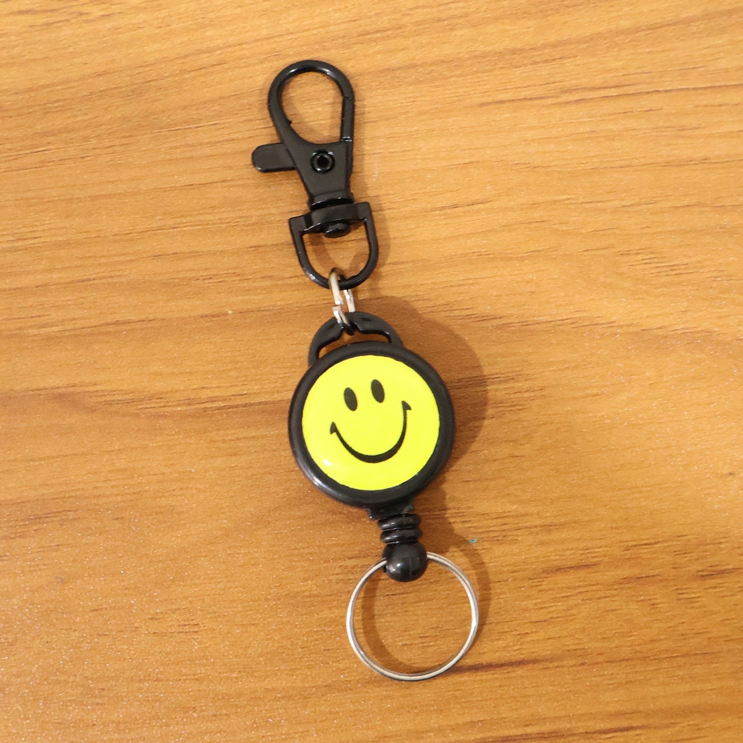 Smiley Face Retractable Keychain (1 Pc)